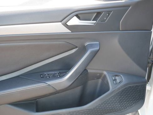 Certified 2023 Volkswagen Jetta SE w/ Panoramic Sunroof Package FWD image 15