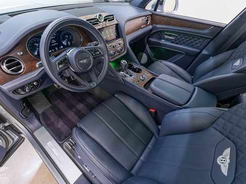 Used 2023 Bentley Bentayga AWD/4WD image 39