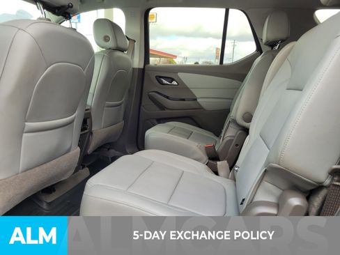 Used 2021 Chevrolet Traverse LT image 4