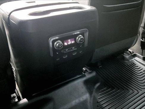 Used 2021 GMC Yukon Denali w/ Denali Premium Package AWD/4WD image 10