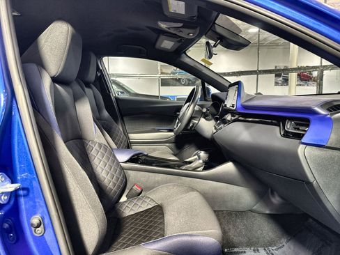 Used 2022 Toyota C-HR XLE image 34