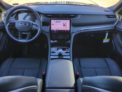 New 2025 Jeep Grand Cherokee Overland w/ Luxury Tech Group IV AWD/4WD image 15