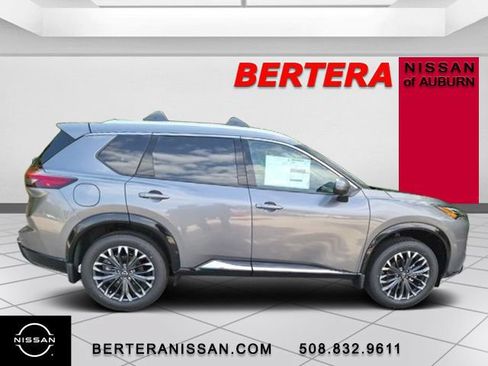 New 2026 Nissan Rogue Platinum AWD/4WD image 2