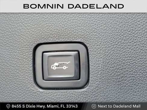 Used 2021 Chevrolet Traverse Premier image 9