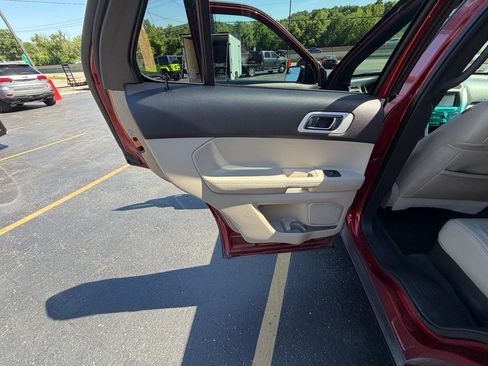 Used 2014 Ford Explorer XLT w/ Equipment Group 202A AWD/4WD image 26