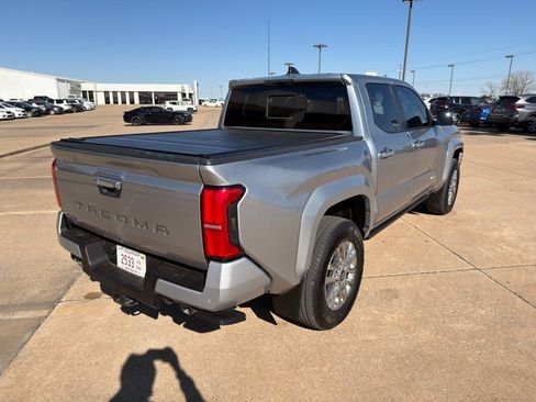 Used 2025 Toyota Tacoma Limited image 18