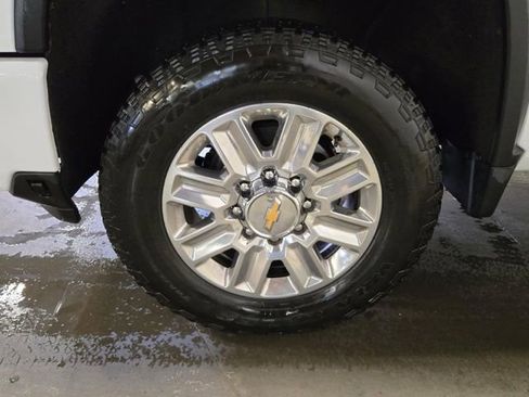 Used 2025 Chevrolet Silverado 3500 High Country w/ Technology Package AWD/4WD image 8