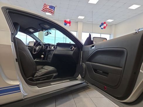 Used 2009 Ford Mustang Shelby GT500 RWD image 25