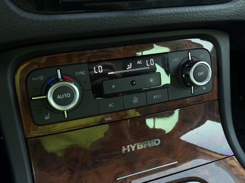 Used 2012 Volkswagen Touareg Hybrid AWD/4WD image 73
