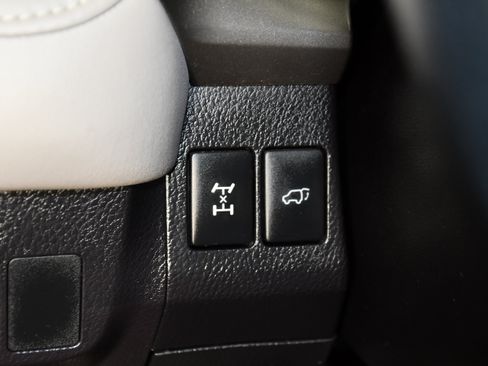 Used 2016 Toyota RAV4 XLE AWD/4WD image 34