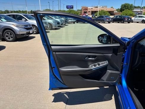 Used 2023 Nissan Sentra SR w/ SR Premium Package FWD image 9