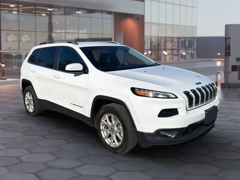 Used 2016 Jeep Cherokee Latitude w/ Cold Weather Group AWD/4WD image 17