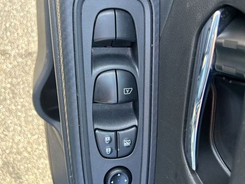 Used 2025 Nissan Versa SV image 7