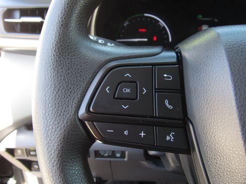 Used 2023 Toyota Sienna LE FWD image 22