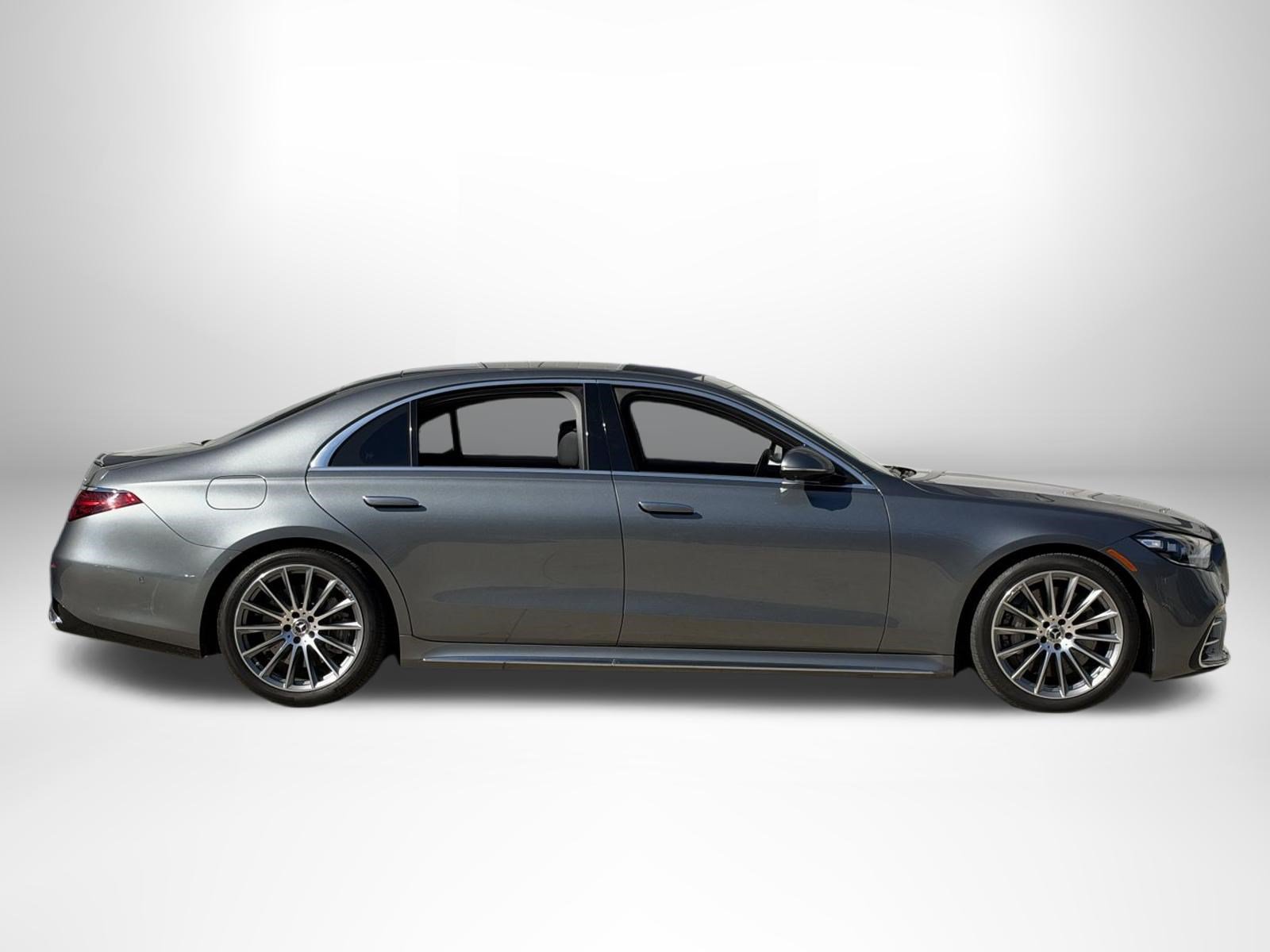 Used 2025 Mercedes-Benz S 580 4MATIC Sedan image 2