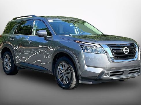 Used 2025 Nissan Pathfinder SV AWD/4WD image 2