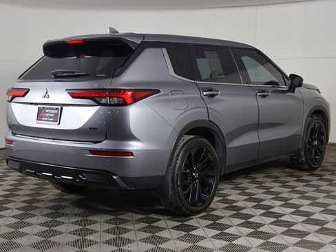 Used 2024 Mitsubishi Outlander SE Black Edition image 11