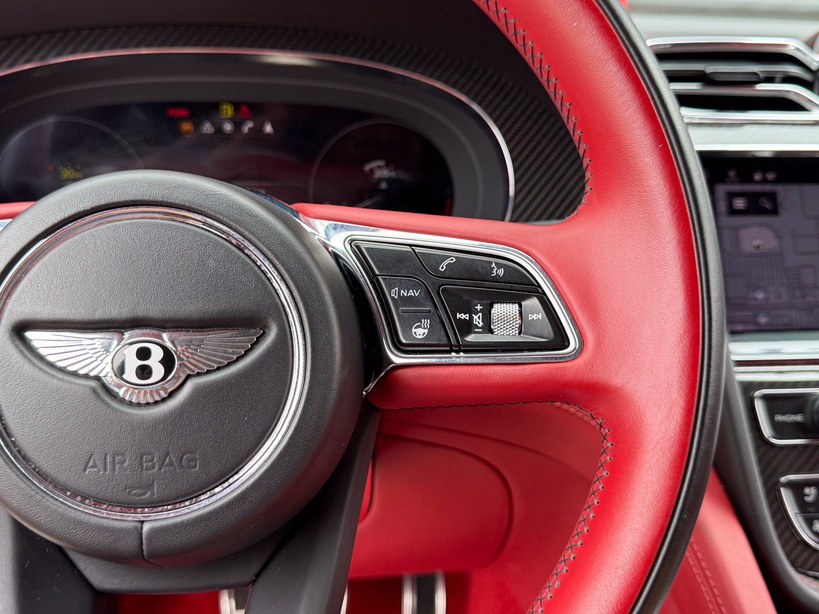 Used 2021 Bentley Bentayga AWD/4WD image 26