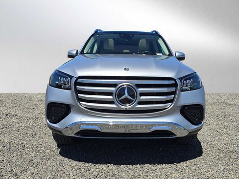 Used 2026 Mercedes-Benz GLS 450 4MATIC image 9