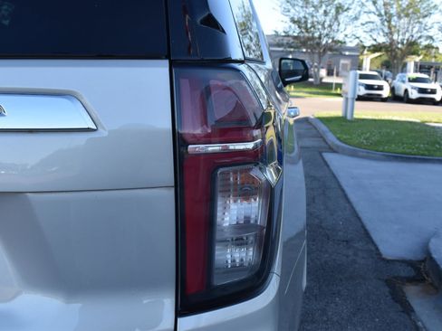 Used 2021 Chevrolet Tahoe Premier w/ Premium Package image 11