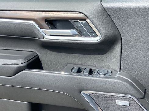 Used 2025 GMC Sierra 1500 SLT w/ SLT Premium Package image 19