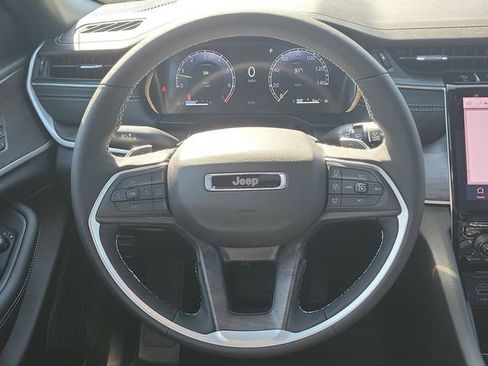 New 2025 Jeep Grand Cherokee Limited w/ Black Appearance Package image 8