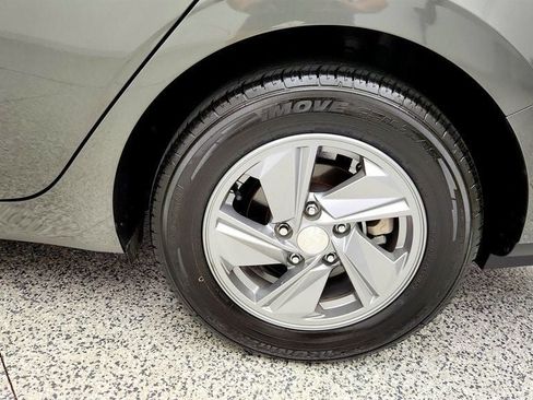 Used 2024 Hyundai Elantra SE FWD image 9