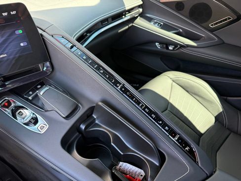 Used 2025 Chevrolet Corvette E-Ray w/ Stealth Interior Trim Package AWD/4WD image 33