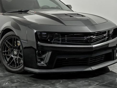 Used 2014 Chevrolet Camaro ZL1 RWD image 2