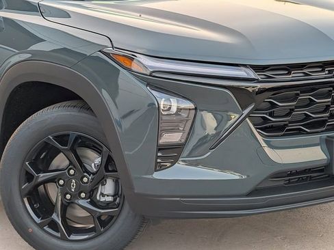 New 2026 Chevrolet Trax LT FWD image 3