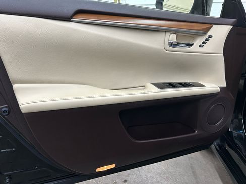 Used 2017 Lexus ES 300h image 28