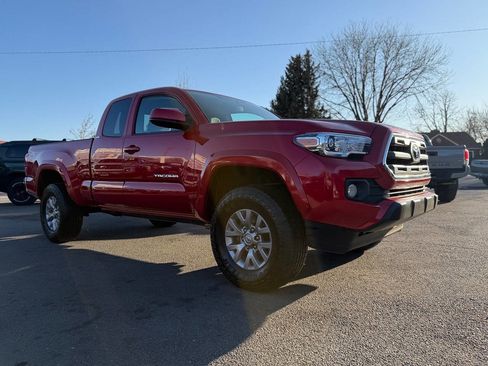 Used 2016 Toyota Tacoma TRD Sport image 72
