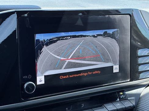 Used 2025 Toyota Camry SE w/ Convenience Package image 30