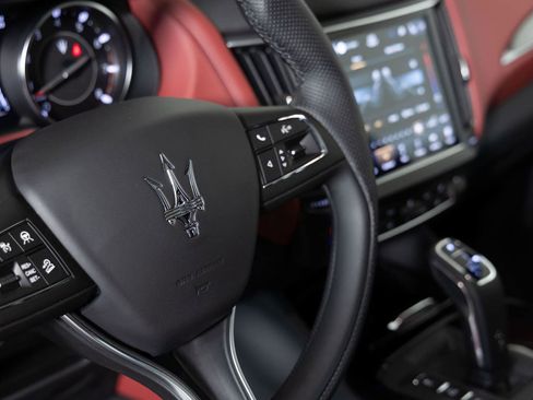 Used 2023 Maserati Levante GT image 31