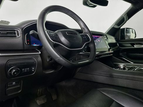 Used 2023 Jeep Wagoneer 4WD w/ HD Trailer Tow Package image 22