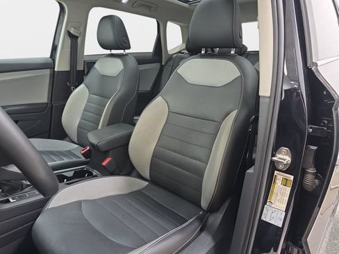 Used 2022 Volkswagen Taos SEL w/ Panoramic Sunroof Package FWD image 14