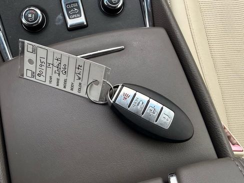 Used 2014 INFINITI Q60 Convertible w/ Premium Package image 39
