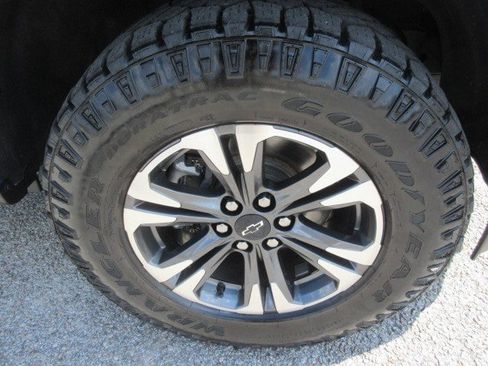 Used 2022 Chevrolet Colorado Z71 AWD/4WD image 9