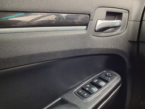 Used 2015 Chrysler 300 Limited image 18
