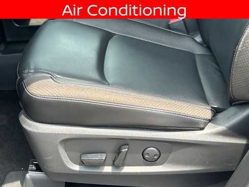 Used 2024 Nissan Pathfinder SL FWD image 14