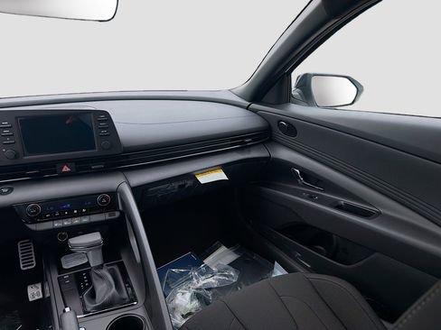 New 2026 Hyundai Elantra Sport FWD image 15