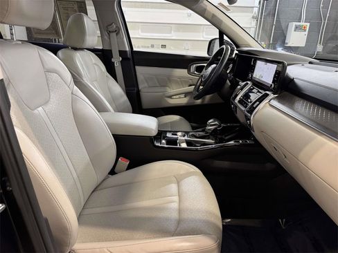 Used 2023 Kia Sorento SX image 12
