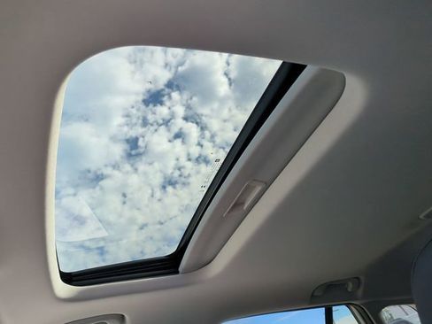New 2026 Chevrolet Trax LT w/ Sunroof Package FWD image 19
