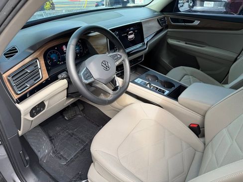 Used 2024 Volkswagen Atlas SE image 25