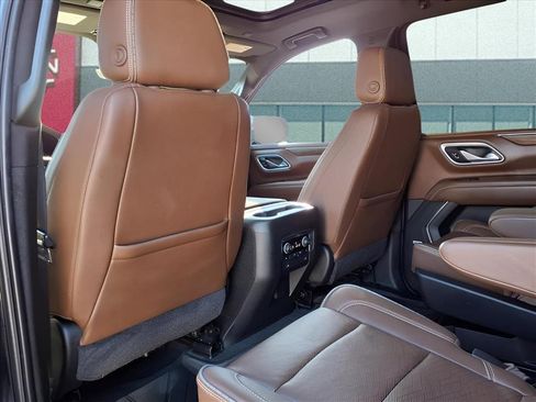 Used 2021 Chevrolet Suburban High Country w/ Premium Package image 13