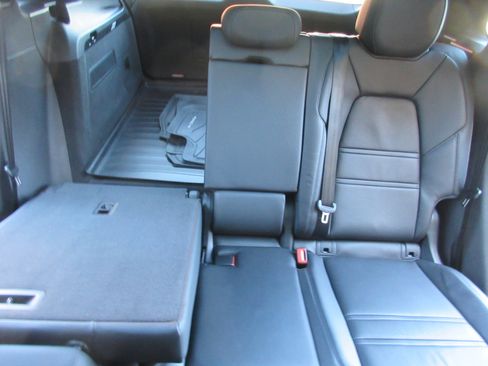 Used 2023 Porsche Cayenne image 38