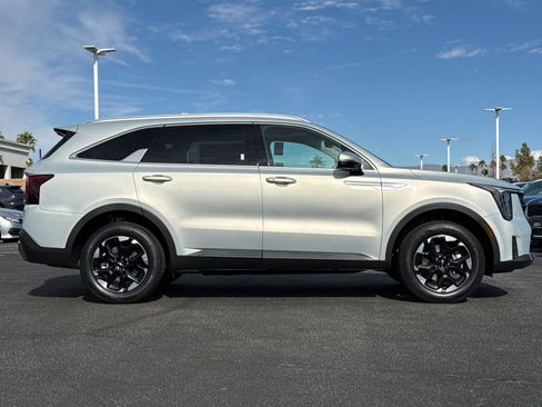 New 2026 Kia Sorento S image 2