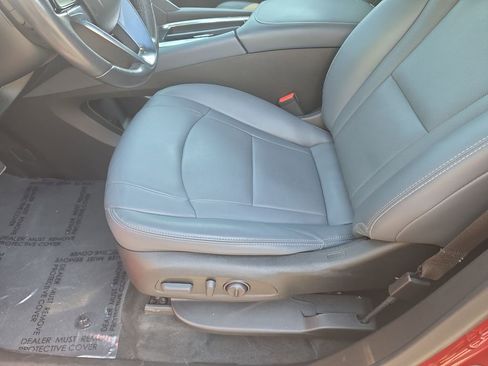 Used 2023 Buick Enclave Essence FWD image 10