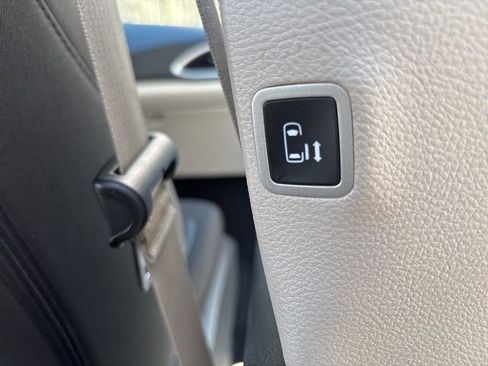 Used 2024 Chrysler Voyager LX image 32