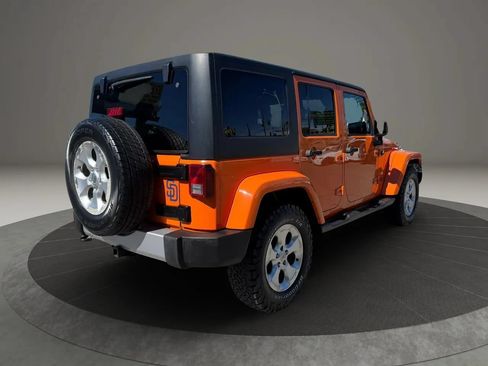 Used 2013 Jeep Wrangler Unlimited Sahara w/ Dual Top Group AWD/4WD image 4